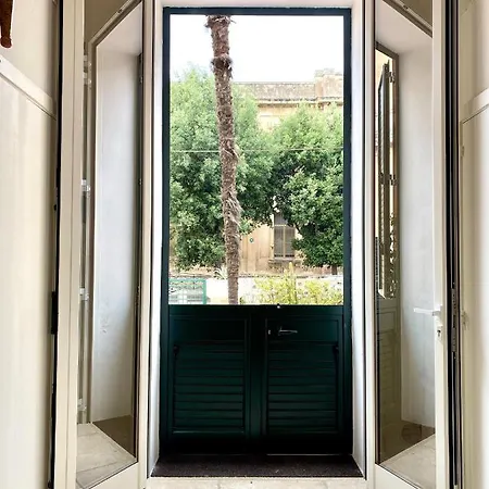 Nina Bed & Breakfast 3*